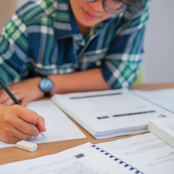 Scaffolding Methods for Research Paper Writing