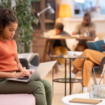 Audience, Purpose, and Language Use in Electronic Messages