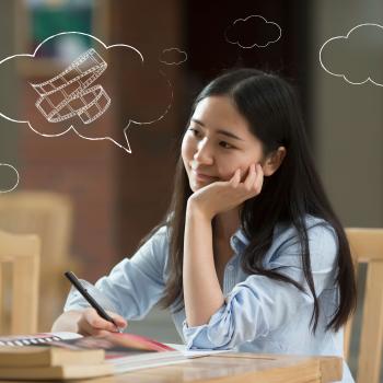Writing a Flashback and Flash-Forward Story Using Movies and Texts as Models