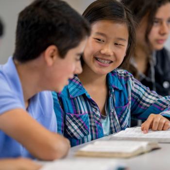 Beyond History Books: Researching With Twin Texts and Technology